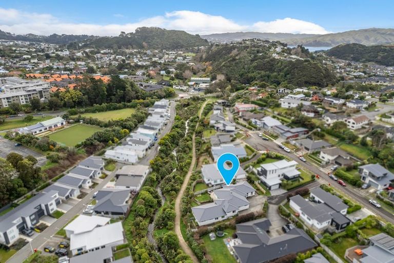 Photo of property in 21 Flotilla Place, Whitby, Porirua, 5024