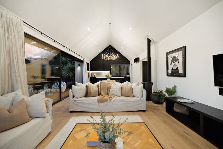 Photo of property in 1 Wanderer Lane, Jacks Point, Queenstown, 9371