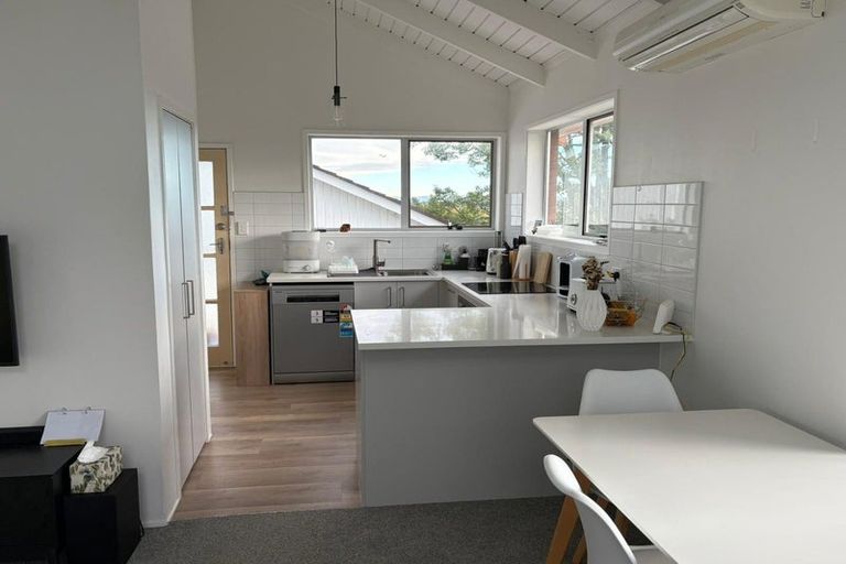 Photo of property in 1/14b Camrose Place, Glenfield, Auckland, 0629