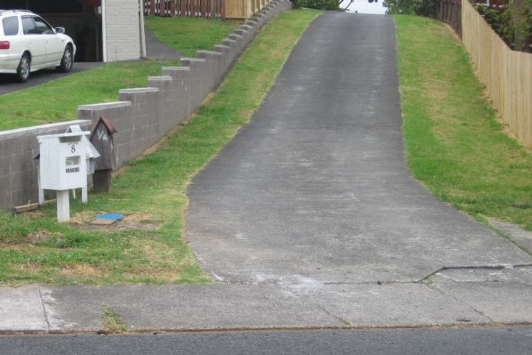 Photo of property in 8 Sovereign Place, Glenfield, Auckland, 0629