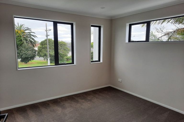 Photo of property in 1/66 Swanson Road, Henderson, Auckland, 0610