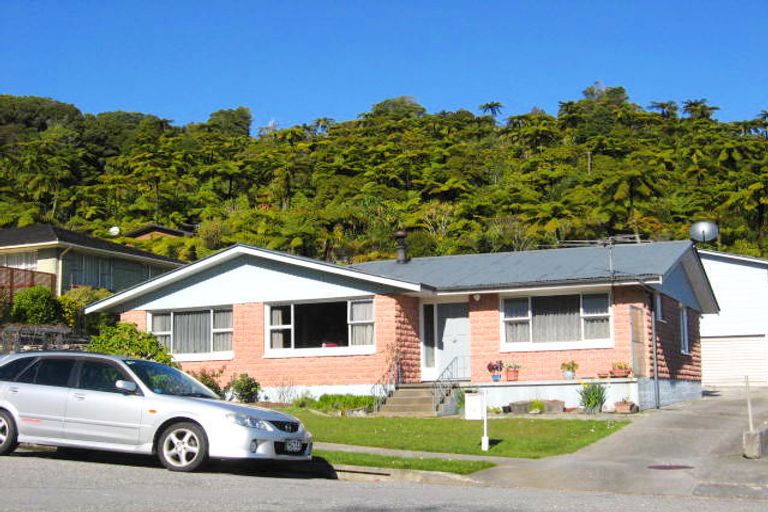 Photo of property in 13 Coates Street, Greymouth, 7805