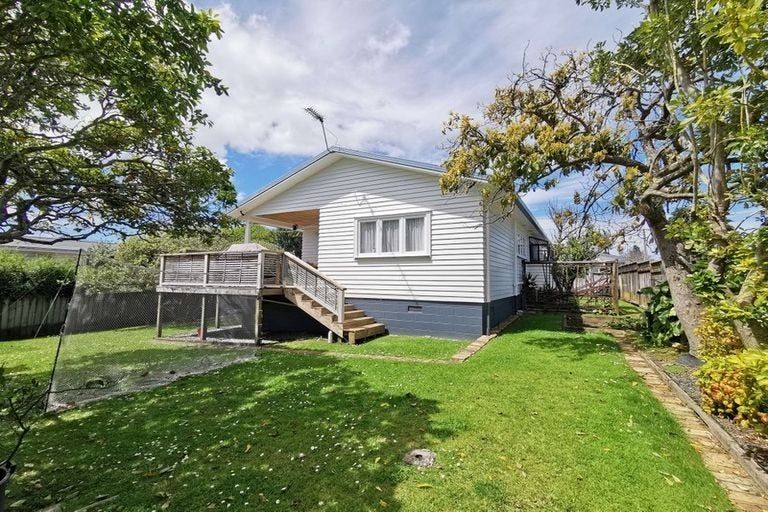 Photo of property in 10 Copley Street, New Lynn, Auckland, 0600
