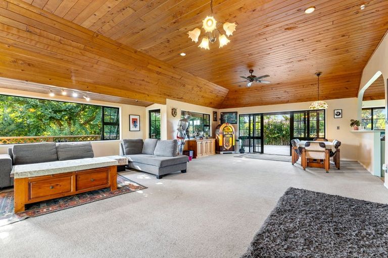 Photo of property in 233 Waihoehoe Road, Drury, 2577