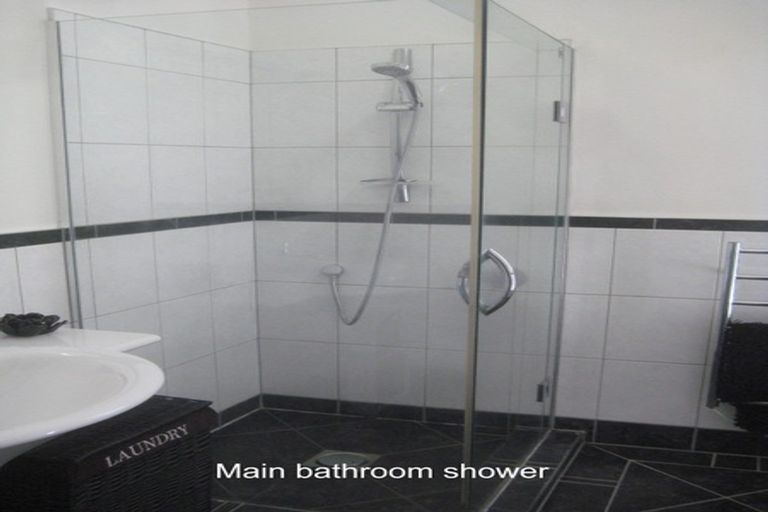 Photo of property in 1/46 Old Lake Road, Narrow Neck, Auckland, 0624