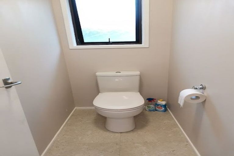 Photo of property in 172 Wiseley Road, West Harbour, Auckland, 0618