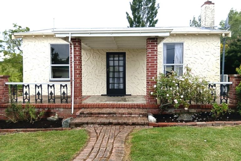 Photo of property in 23 Garden Street, Lumsden, 9730