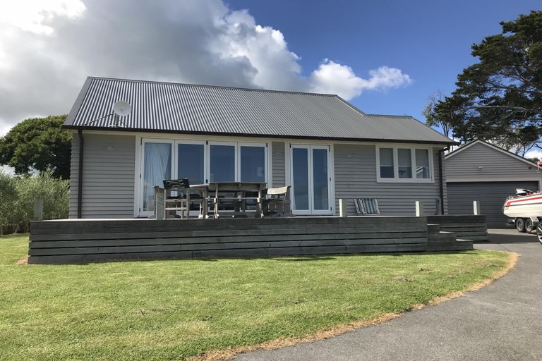 Photo of property in 11 Government Road, Raglan, 3225