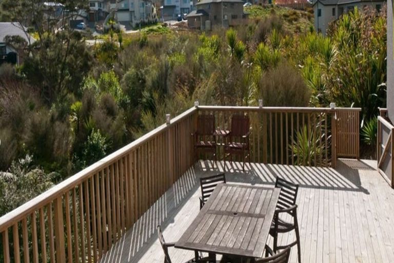 Photo of property in 16 Borneo Drive, Fairview Heights, Auckland, 0632