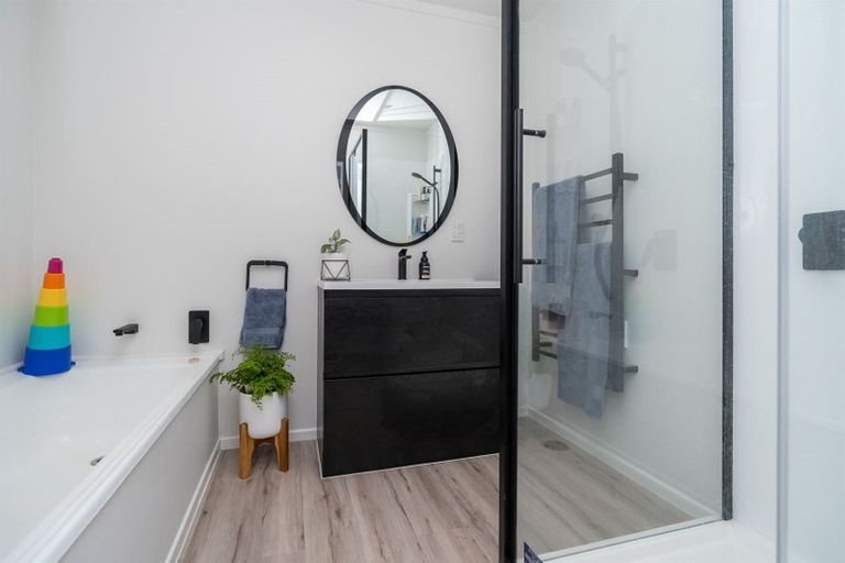 Photo of property in 21 Larnach Street, St Andrews, Hamilton, 3200