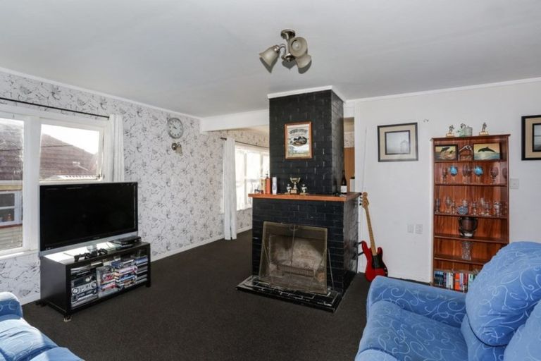 Photo of property in 1 Booth Crescent, Tuakau, 2121