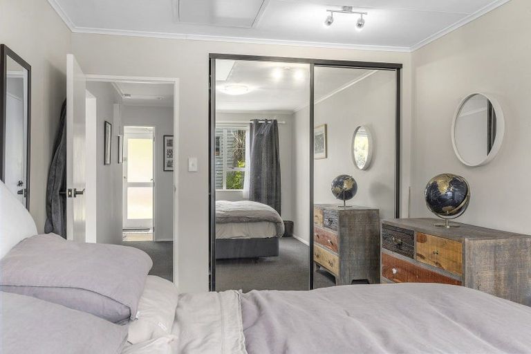 Photo of property in 1/40 Salford Street, Newlands, Wellington, 6037