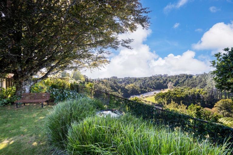 Photo of property in 305 Mangorei Road, Merrilands, New Plymouth, 4312