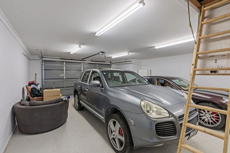 Photo of property in 129 Aviemore Drive, Highland Park, Auckland, 2010