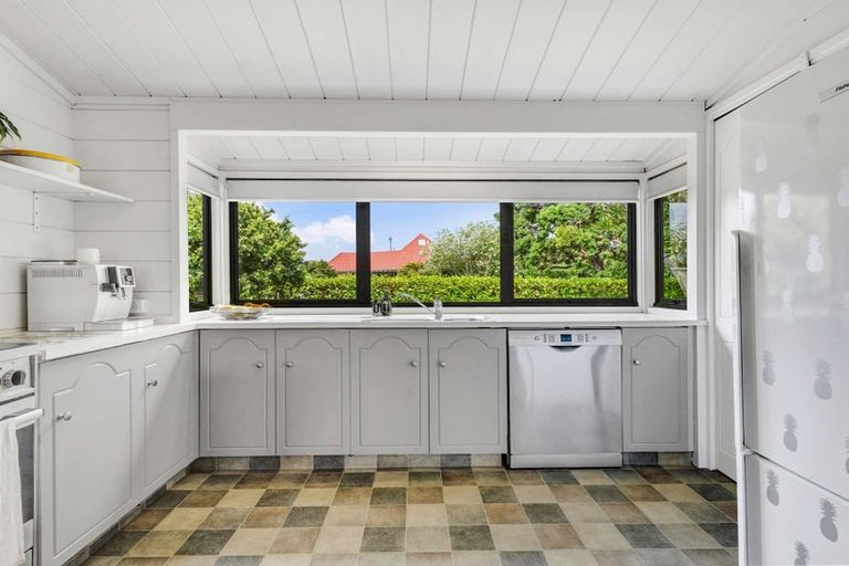 Photo of property in 2 Kathleen Street, Parkvale, Hastings, 4122