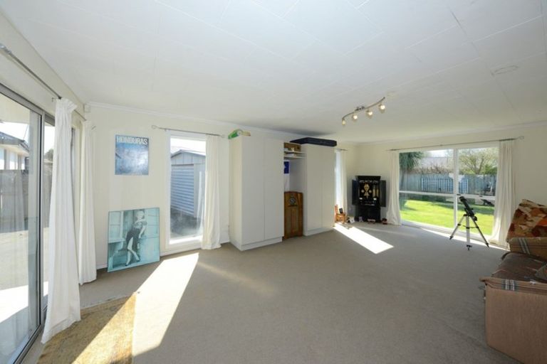 Photo of property in 334 Memorial Avenue, Burnside, Christchurch, 8053
