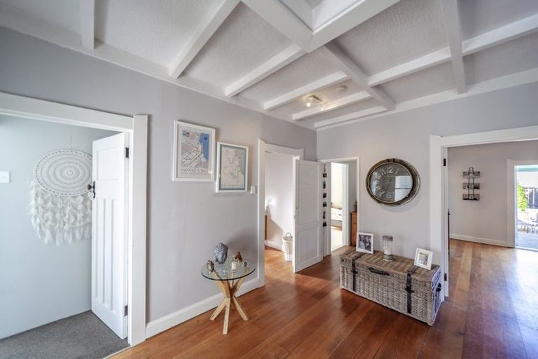 Photo of property in 15 Taradale Road, Marewa, Napier, 4110