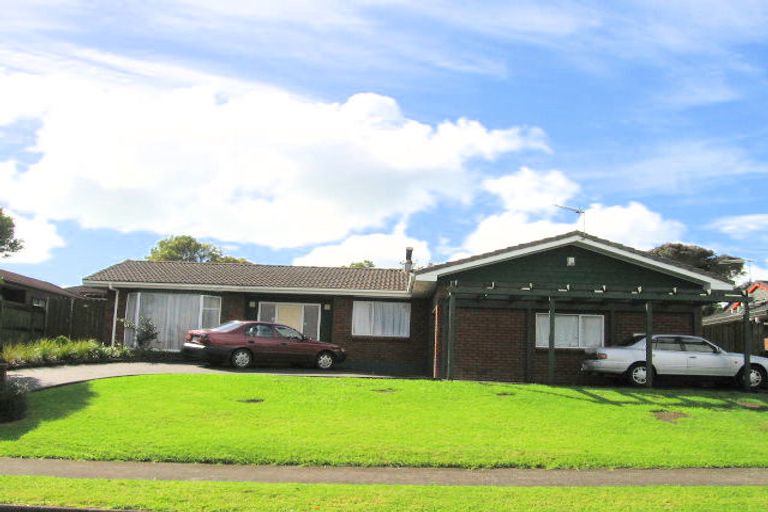 Photo of property in 6 Camira Place, Botany Downs, Auckland, 2010