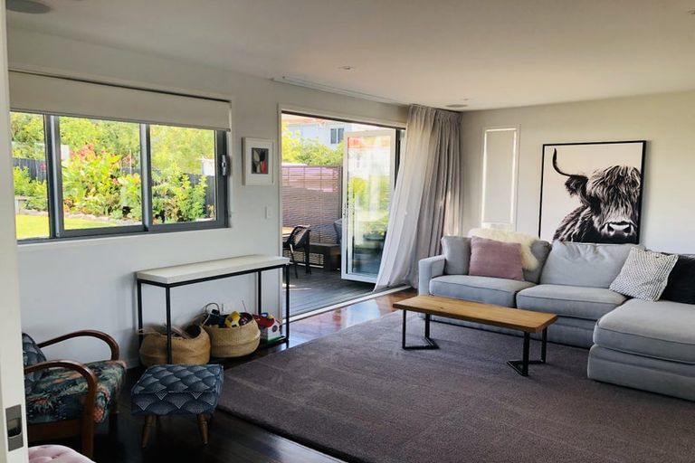 Photo of property in 560 Beach Road, Rothesay Bay, Auckland, 0630