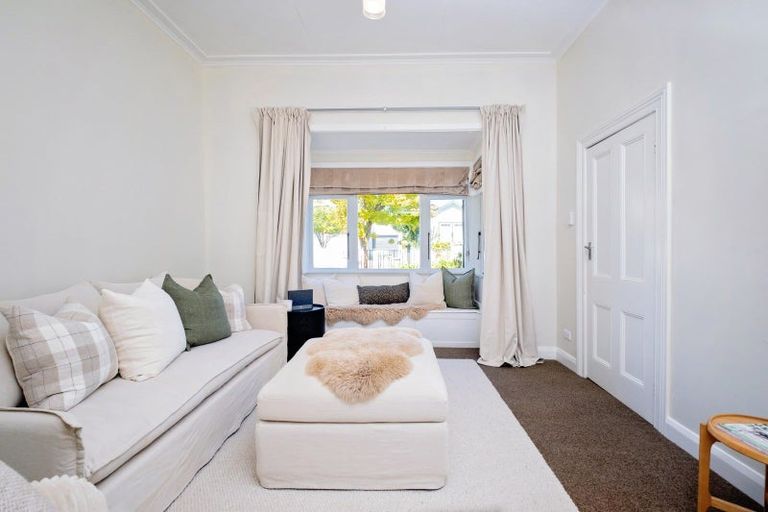 Photo of property in 35 Napier Terrace, Hospital Hill, Napier, 4110