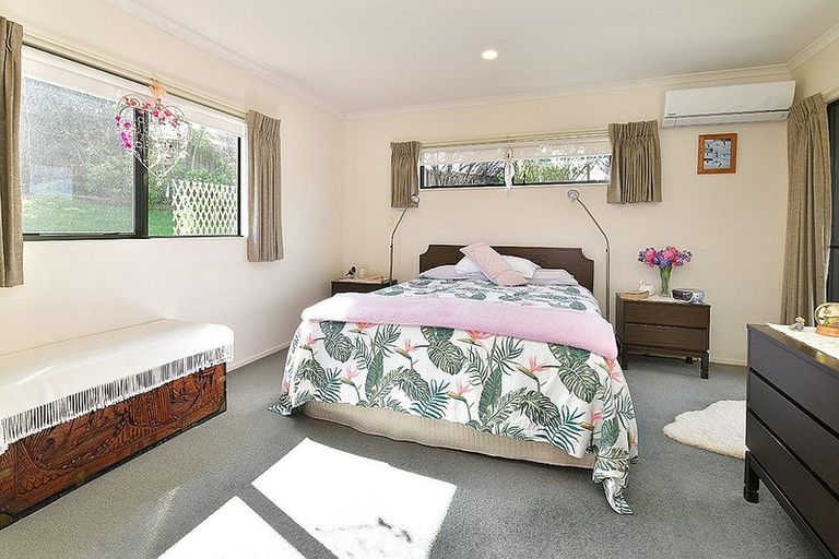 Photo of property in 16 Te Kauri Place, Helensville, 0800