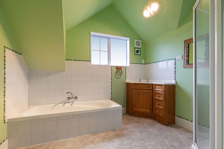 Photo of property in 8 Te Wharau Drive, Greenhithe, Auckland, 0632