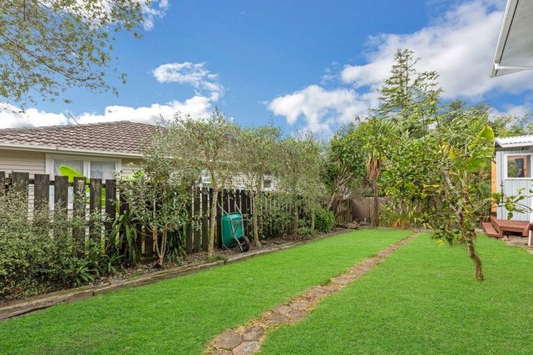 Photo of property in 3 Denarius Lane, Glendene, Auckland, 0602