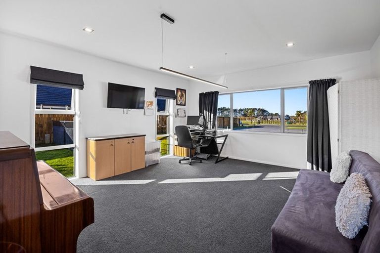 Photo of property in 22 Mercade Close, Stratford, 4332