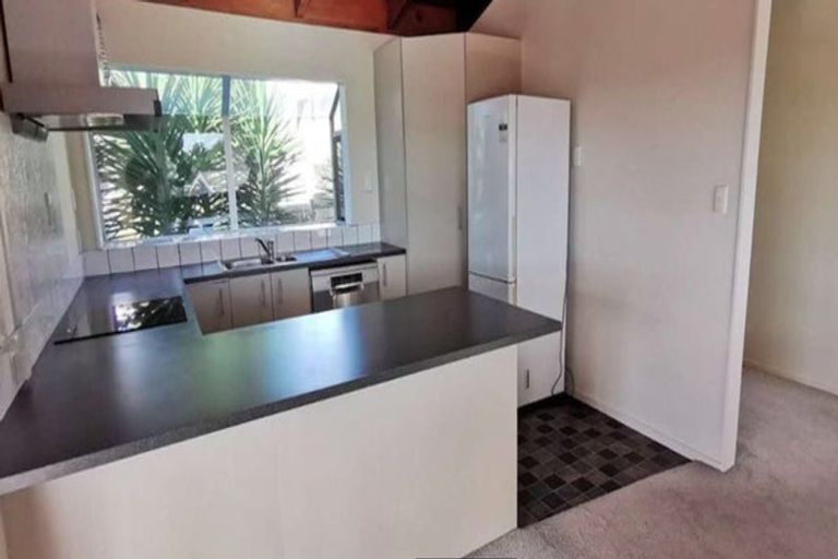 Photo of property in 21 Raelene Place, Massey, Auckland, 0614