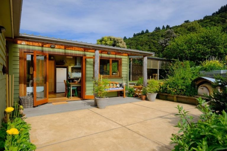 Photo of property in 1 Monowai Road, Ravensbourne, Dunedin, 9022