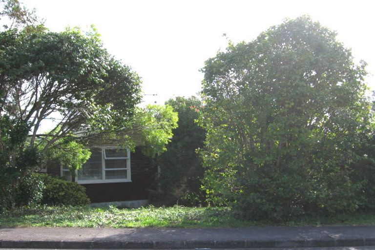Photo of property in 8 Thomas Avenue, Te Atatu Peninsula, Auckland, 0610