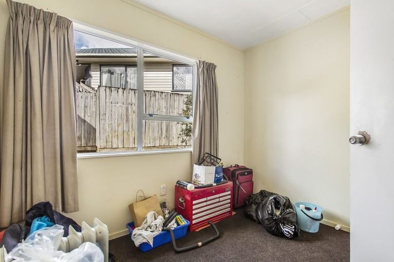 Photo of property in 5 Trengove Place, West Harbour, Auckland, 0618