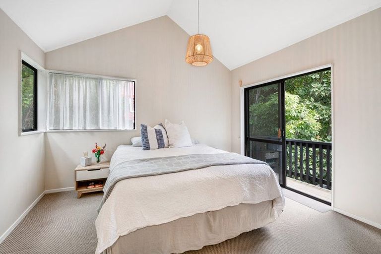 Photo of property in 7 Emery Grove, Bayview, Auckland, 0629