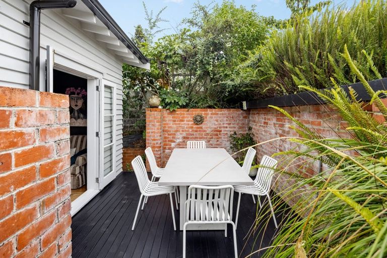 Photo of property in 69 Forest Lake Road, Forest Lake, Hamilton, 3200