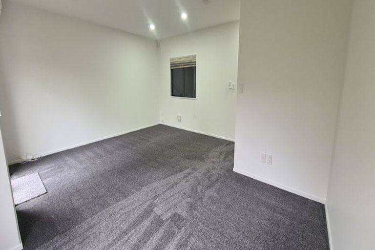 Photo of property in 37 Rakich Place, Henderson, Auckland, 0612