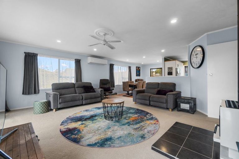 Photo of property in 2 Sheridan Crescent, Leamington, Cambridge, 3432