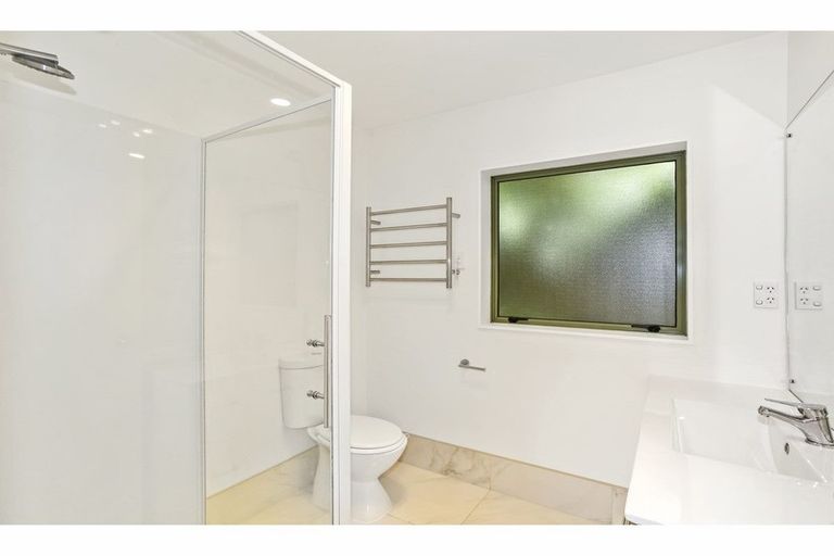 Photo of property in 9 Len Garlick Place, Pahurehure, Papakura, 2113