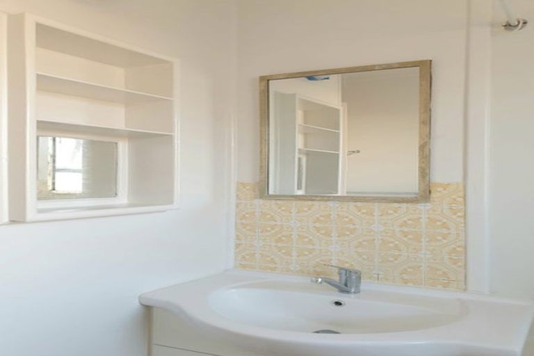 Photo of property in 47 Fairclough Road, Beach Haven, Auckland, 0626