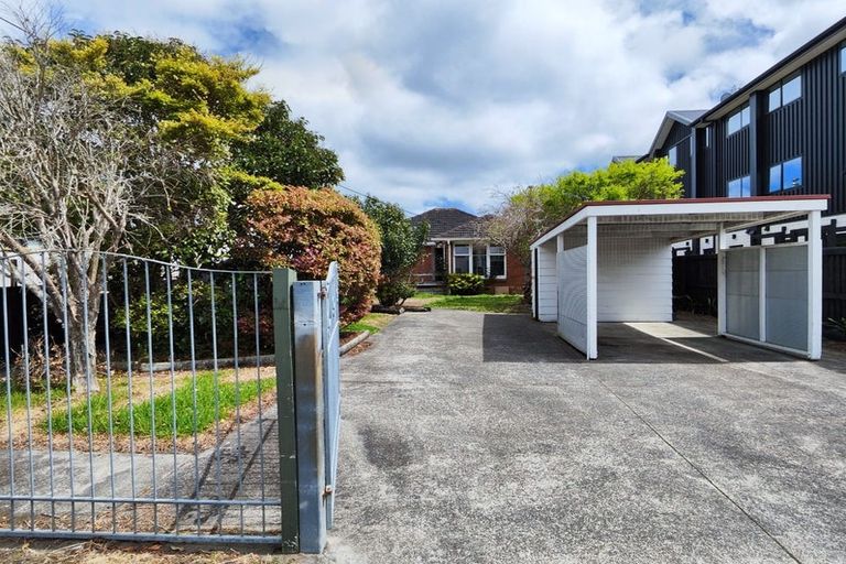 Photo of property in 1/61 Neil Avenue, Te Atatu Peninsula, Auckland, 0610