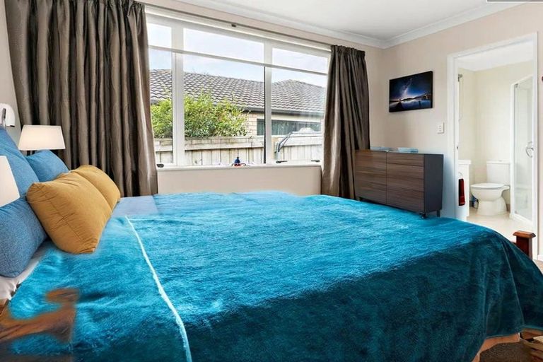 Photo of property in 11 Logan Place, Waiuku, 2123