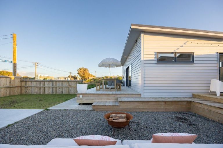 Photo of property in 24 Marine Parade South, Foxton Beach, Foxton, 4815