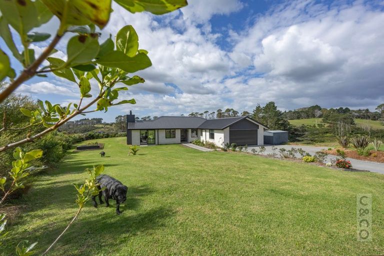 Photo of property in 225b Amreins Road, Taupaki, 0782