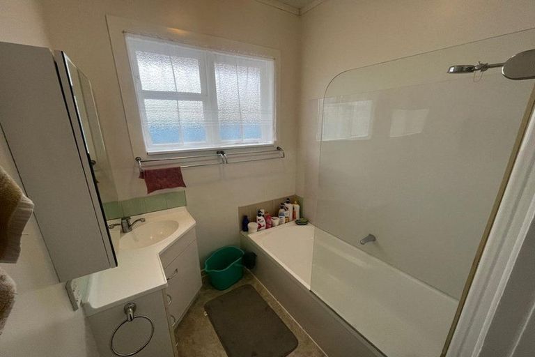 Photo of property in 2/91 Lynwood Road, New Lynn, Auckland, 0600