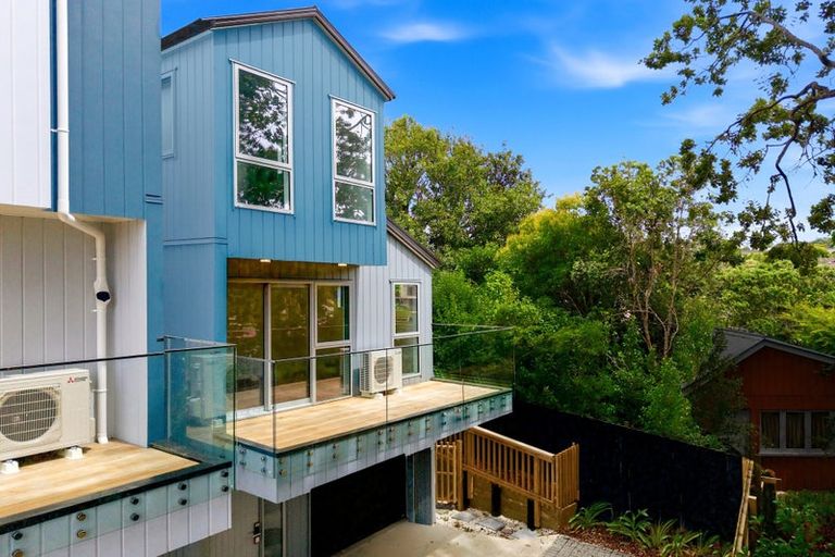 Photo of property in 26e Trojan Crescent, New Lynn, Auckland, 0600