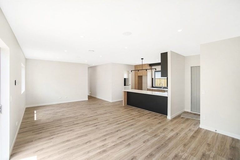 Photo of property in 75d Twin Parks Rise, Papakura, 2582
