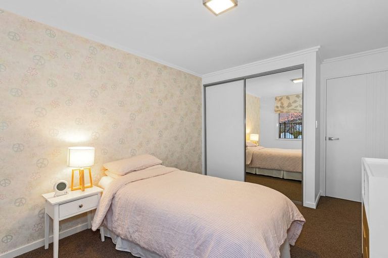 Photo of property in 19 Luxton Place, Mount Pleasant, Christchurch, 8081