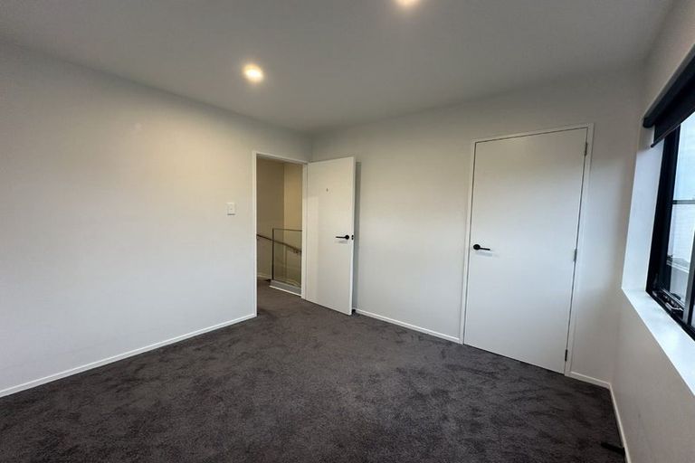 Photo of property in 7/89 Beach Road, Te Atatu Peninsula, 0610