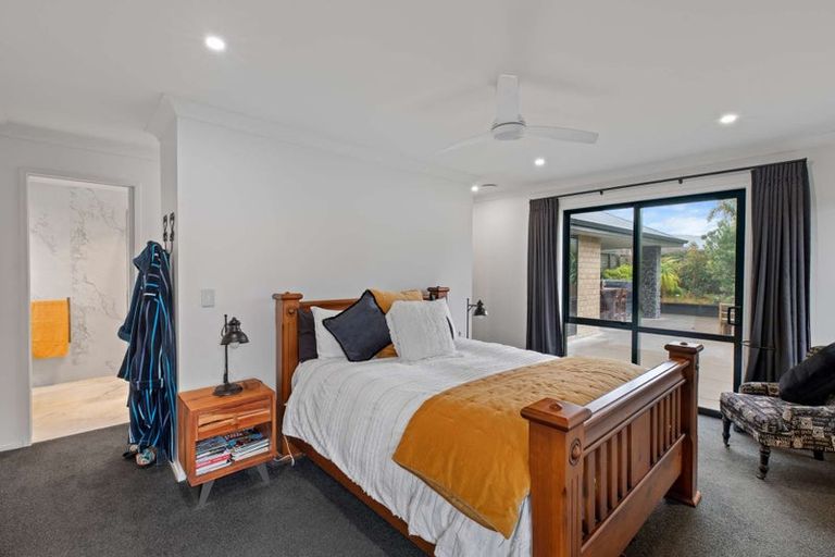 Photo of property in 39 Kendallvale Drive, Waiuku, 2123