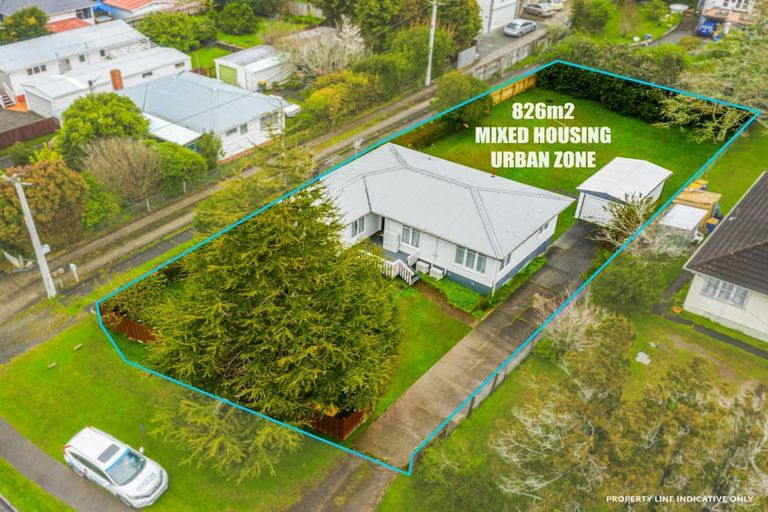 Photo of property in 318 Swanson Road, Henderson, Auckland, 0610