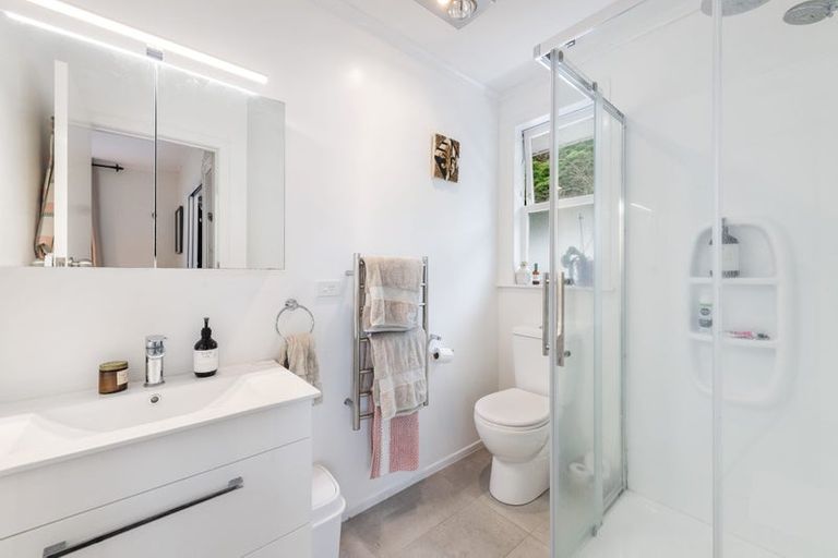 Photo of property in 21 Chartwell Avenue, Glenfield, Auckland, 0629